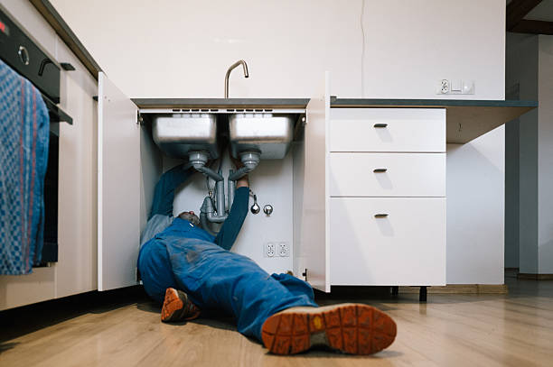 Professional Leak Detection technician working in Sparland, IL